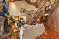 Cdas Finest Secluded Waterfront Estate 7000 Sq ft 5 Forested Acres-Close to Town Hotels in Post Falls