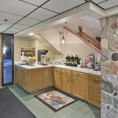 Boarders Inn & Suites by Cobblestone Hotels - Faribault