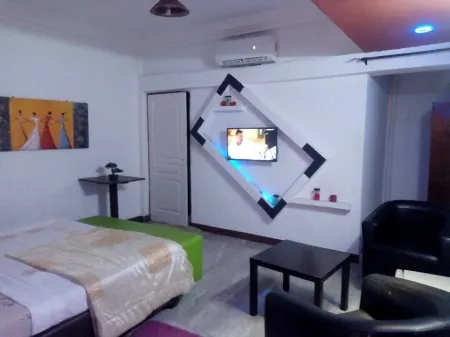 Hotel le Senateur Отели в г. Abomey Calavi