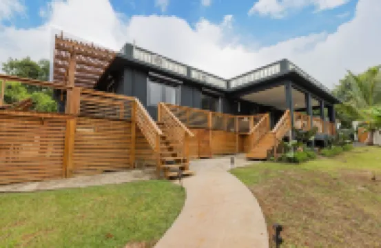 Coyaba House- Private Pool Oasis w/ Ocean View Near The Rainforest & Beaches サルサルのホテル