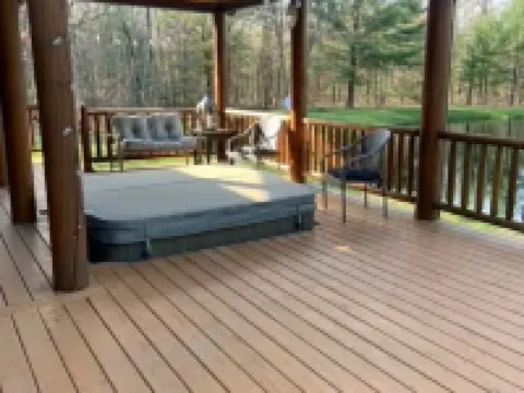 Charming 3-bedroom cabin with AC and WiFi in Neillsville デューハーストのホテル