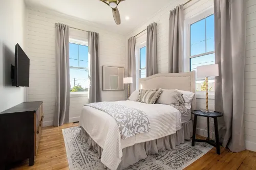 The Parish House! 6 Bdrm, Sleeps 16, 8 Bath Heart of the Village of Three Oaks!