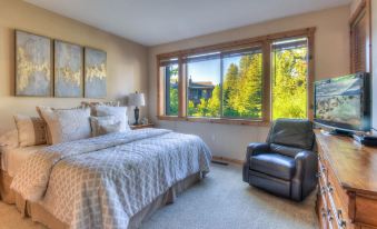 Alpine Way Lake & Sugar Bowl Resort