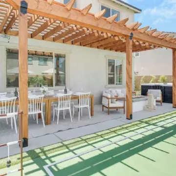 Charming 7-bedroom house Pickleball+Spa+Pool+BBall+13Beds