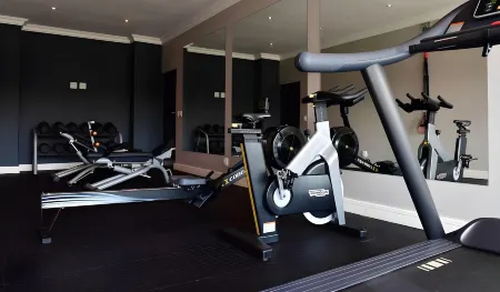 Mint Hotel Sandhurst Отели рядом с достопримечательностью «Площадь Нельсона Манделы»