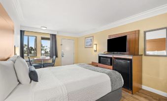 Travelodge by Wyndham San Clemente Beach