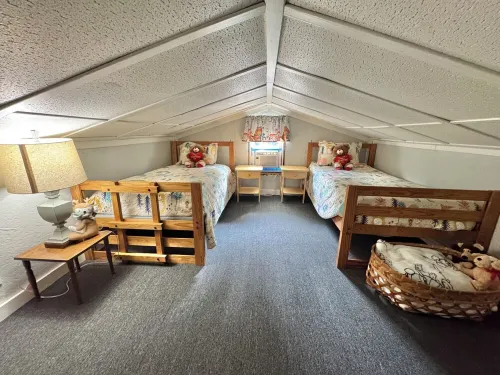 Private Lakefront Cabin