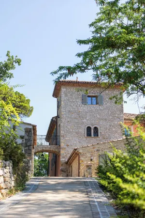Le Prieuré - Château La Martinette Отели в г. Var