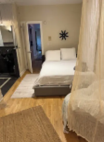 Modern 1-bedroom apartment with 1 FREE Parking, Whirlpool bathtub,Full Kitchen