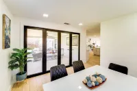Stylish Irving Retreat w/ Private Patio - Homestays