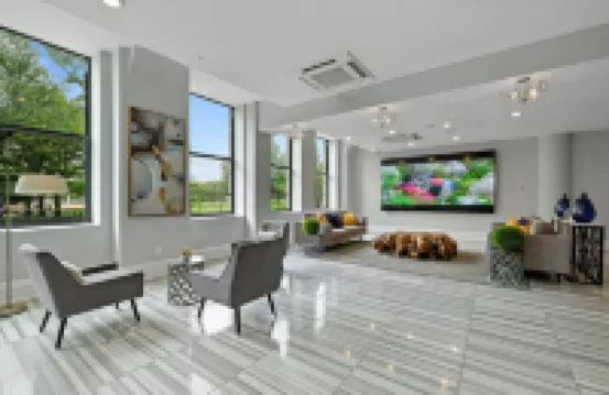 Gorgeous Rooftop Pool and Gym Access - Stylish Urban Retreat