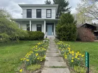 Classic Catskills Home, EV Friendly Hotel di Colchester