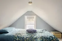 3-bedroom house in charming Meredith with WiFi, AC. Enjoy your stay