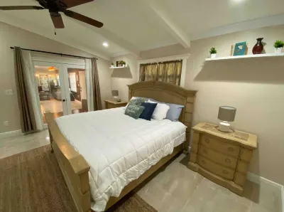 King Bed - Fire Pit - Private - Grill - Location Hotel in zona CFE Arena