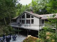 Berkshire Holiday Home with Hot Tub & A+ Amenities Hotels in Otis