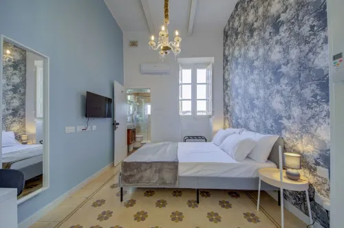 Traditional Corner Townhouse for rent. Ideal for Groups or Families!