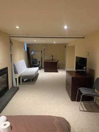 Charming Basement Room  In Toronto Отели рядом с достопримечательностью «Markham Convention Centre»