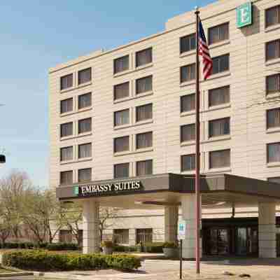 Embassy Suites by Hilton Chicago North Shore Deerfield Hotel Exterior
