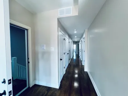 Beautiful, modern 3 bed 2 bath condo near Hyde Park, Obama Center and Lakefront Отели рядом с достопримечательностью «Jackson Park»