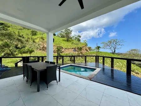 Spacious 4-bedroom house with private pool AC in welcoming in Roatan Honduras