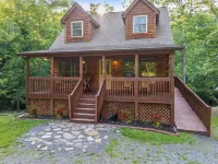 Creekside Cabin Retreat - Hot Tub, Fire Pit, Near Lost River WV