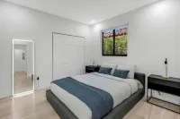 Modern 4 bedroom stay Oasis Villa with Turkish bath