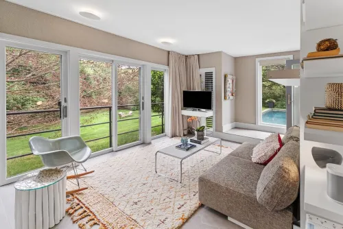 Spectacular new ,oceanfront beach house with private beach access & heated pool Hotels in Amagansett