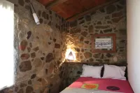 Cabeço do Barragão House Hotels in Fundao