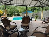 lugar lleno de paz con 4 habitaciones, piscina y rio dentro de la propiedad فنادق في Blanco