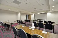 堪薩斯城KU醫療中心希爾頓惠庭套房酒店 - 泳池