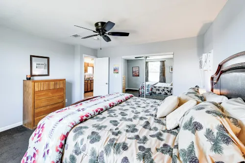 Kingman Vacation Rental w/ Private Yard & Fire Pit - parking