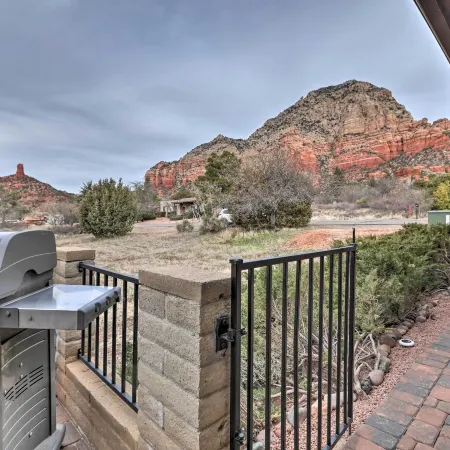 Walk to Trails! Sedona Casita w/ Fire Pit & Views