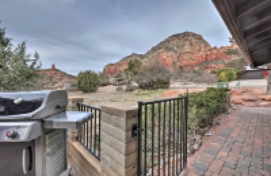 Walk to Trails! Sedona Casita w/ Fire Pit & Views