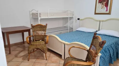 Salentiggiano Villa Ulivo With Swimming Pool: MONO BLUE 2/4 bed Hotel a Tiggiano