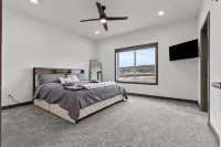 4 bed, 3 Bath, Hot tub, Convenient location, Wi-fi Hotels in Summerset