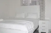 Luxurious 5-bedroom villa with WiFi, Pool, Jacuzzi and AC enchanting Cabrera