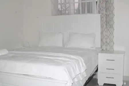 Luxurious 5-bedroom villa with WiFi, Pool, Jacuzzi and AC enchanting Cabrera