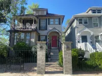 King Bed in 2-bedroom house in lovely Ferndale with AC