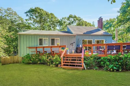Shelter Island Spacious Getaway with Cozy Fireplace