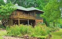 Tranquil Cardinal Hill Cabin- Perfect for Relaxation & Exploration. Pet Friendly