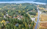 Charming Secluded  3-bedroom house in Sagle ID close to Lake and Schweitzer Ski