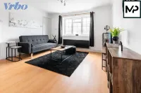 Luxury Apartment For Short Lets and Serviced Accommodation Epsom with Parking