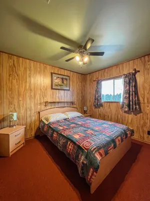 Ahmic Lake Resort's 3-Bedroom Cottage (Red Fox Cottage)