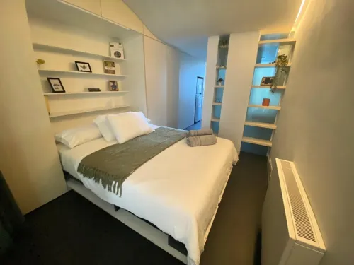 Boutique Canberra Stay | Balcony + Desk - 2-Star