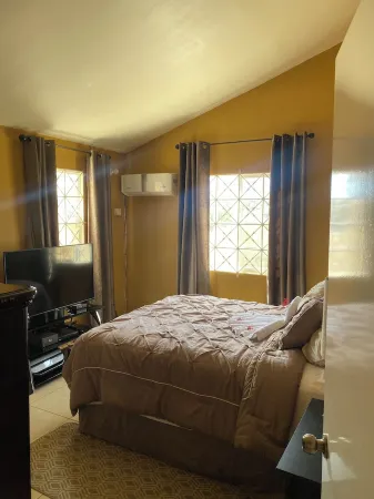 Discover your home away from home at Integrity Palms! Book now! Отели рядом с достопримечательностью «Reggae Walk of Fame and Museum»