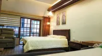 1. Comfortable and Modern Suite