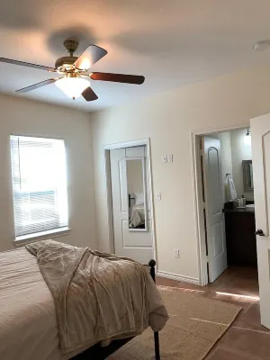 1-bedroom apartment in lovely Lindale Hotels in Lindale