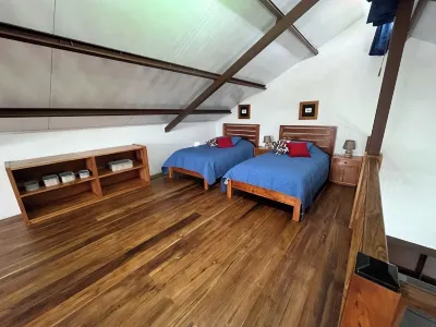 Cozy, spacious and quiet 3 bedroom apartment in preferred location on Beach path Hotel a 