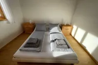 Wohnung mit Parkplatz-terrasse-küche-berg Aussicht Hotels in Leventina