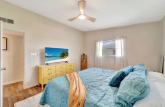 2 Kitchens + Pool + Ping-Pong + Corn Hole + BBQ + Next to Venice Downtown